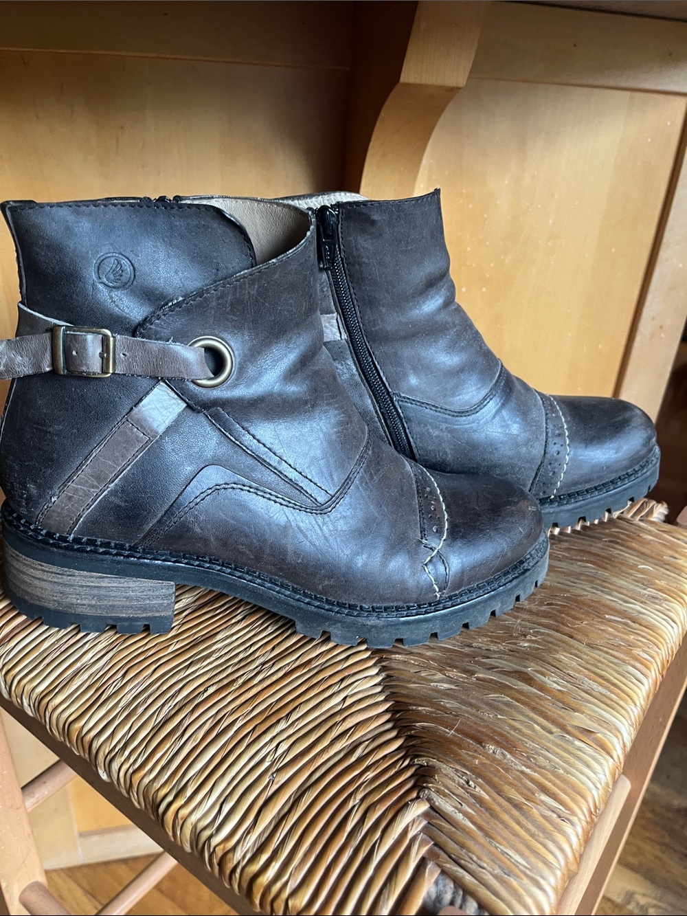Casta leather ankle boots European size 39